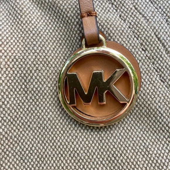 Michael Kors ISLA RING SHOULDER TOTE, khaki - Picture 4 of 6